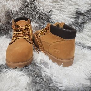 Kids ankle boots .Mountain Gear size  2.5